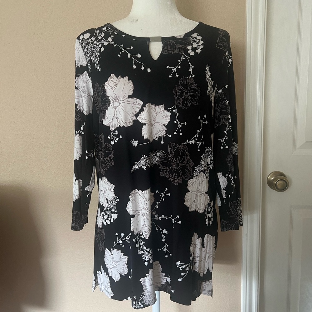 Chicos Floral Black and White Women's tunic Top size 1